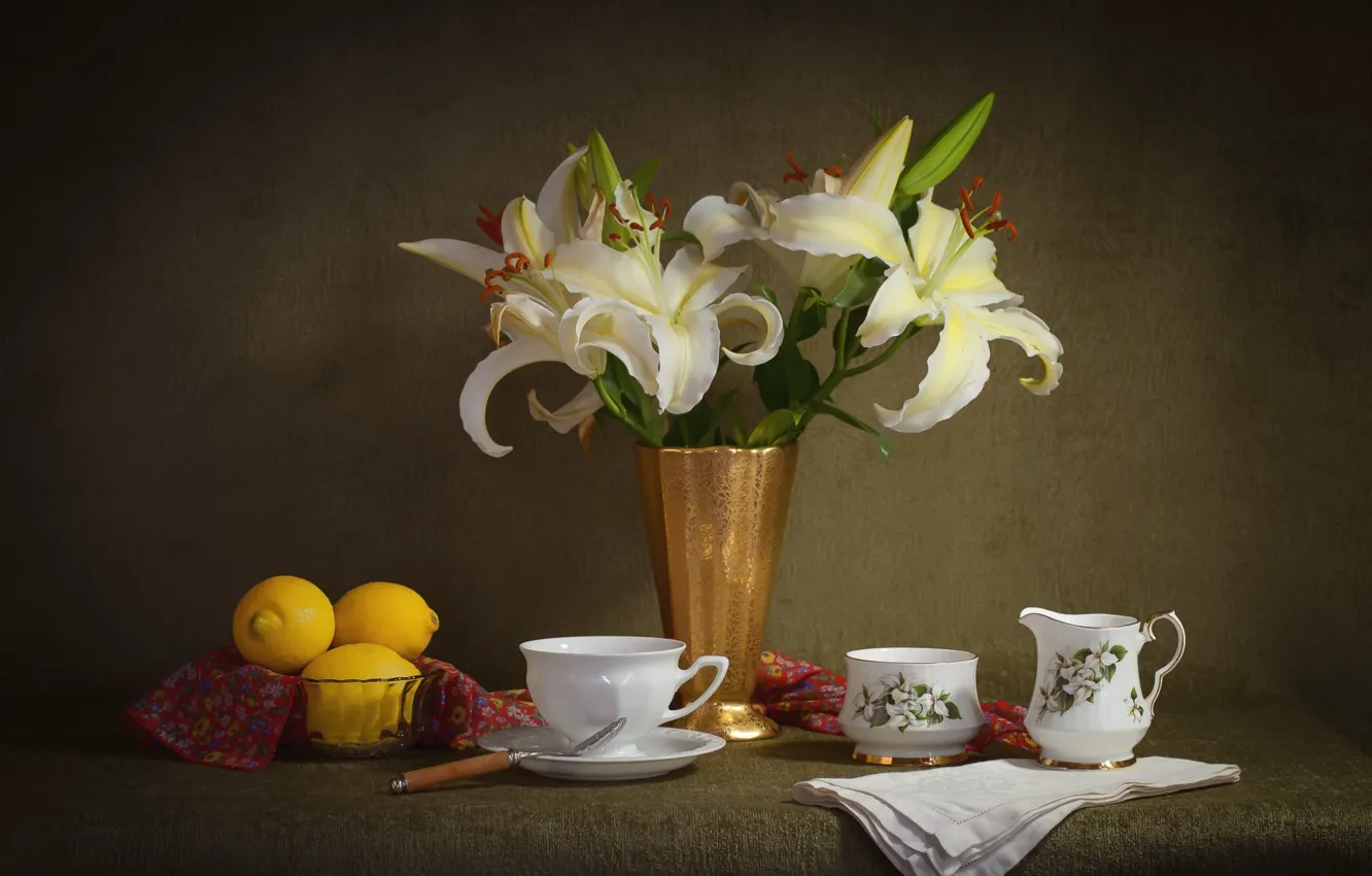 Фото обои лилии, чашки, натюрморт, лимоны, сервиз, элегантность