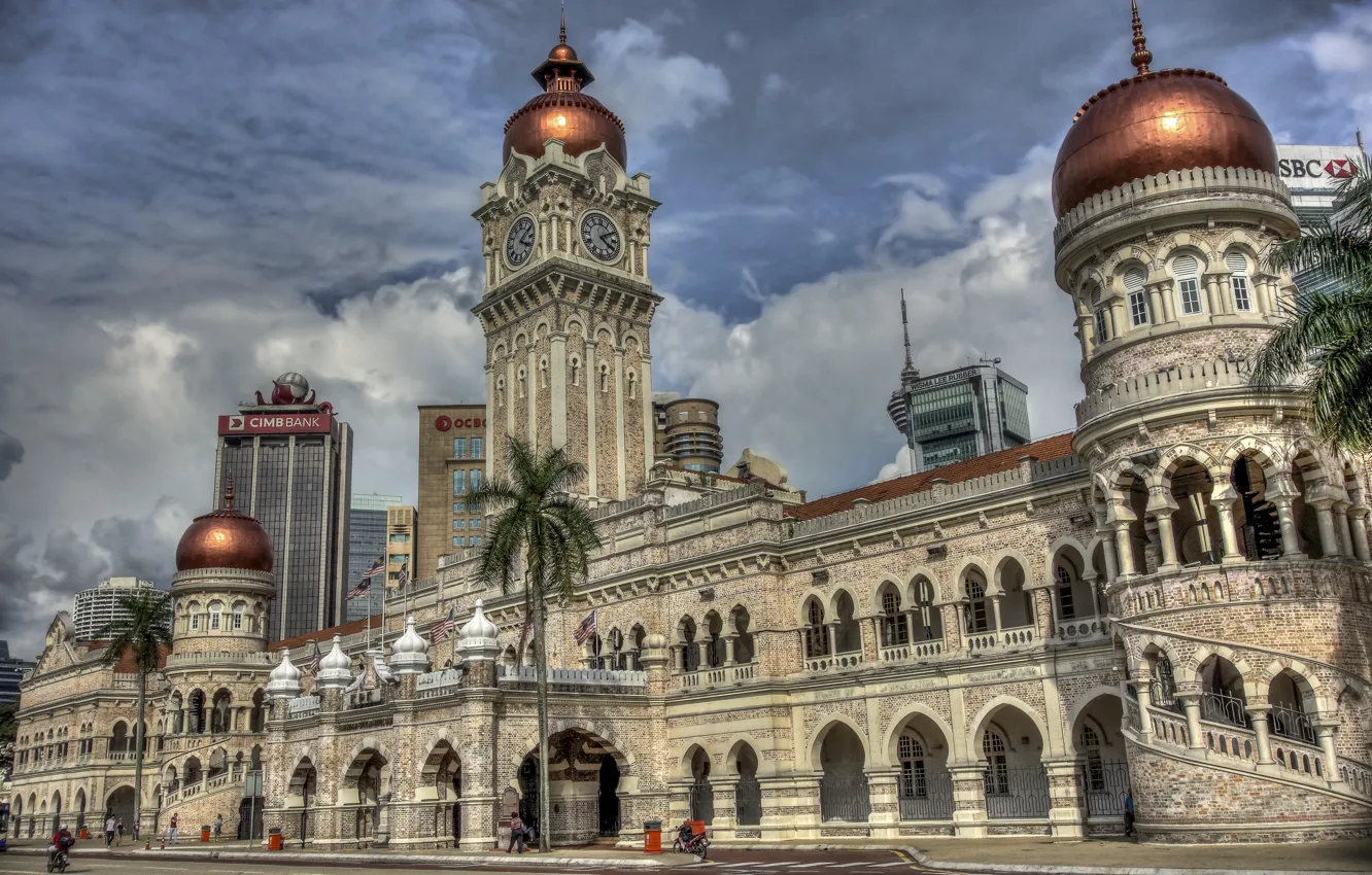 Фото обои пальмы, здание, часы, башни, Малайзия, купола, Kuala Lumpur, Malaysia