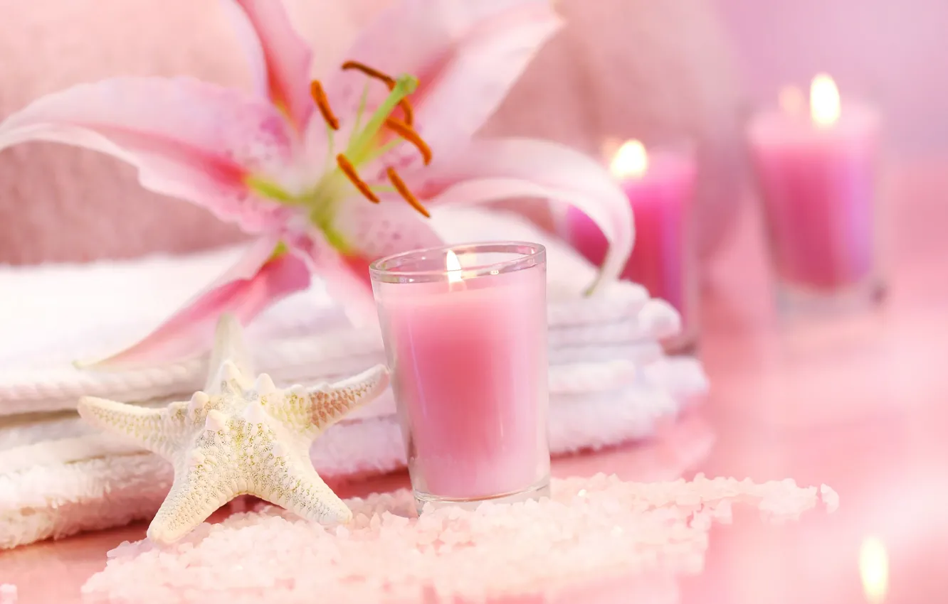 Фото обои цветы, пламя, розовая, лилия, свеча, полотенце, кристаллы, морская звезда