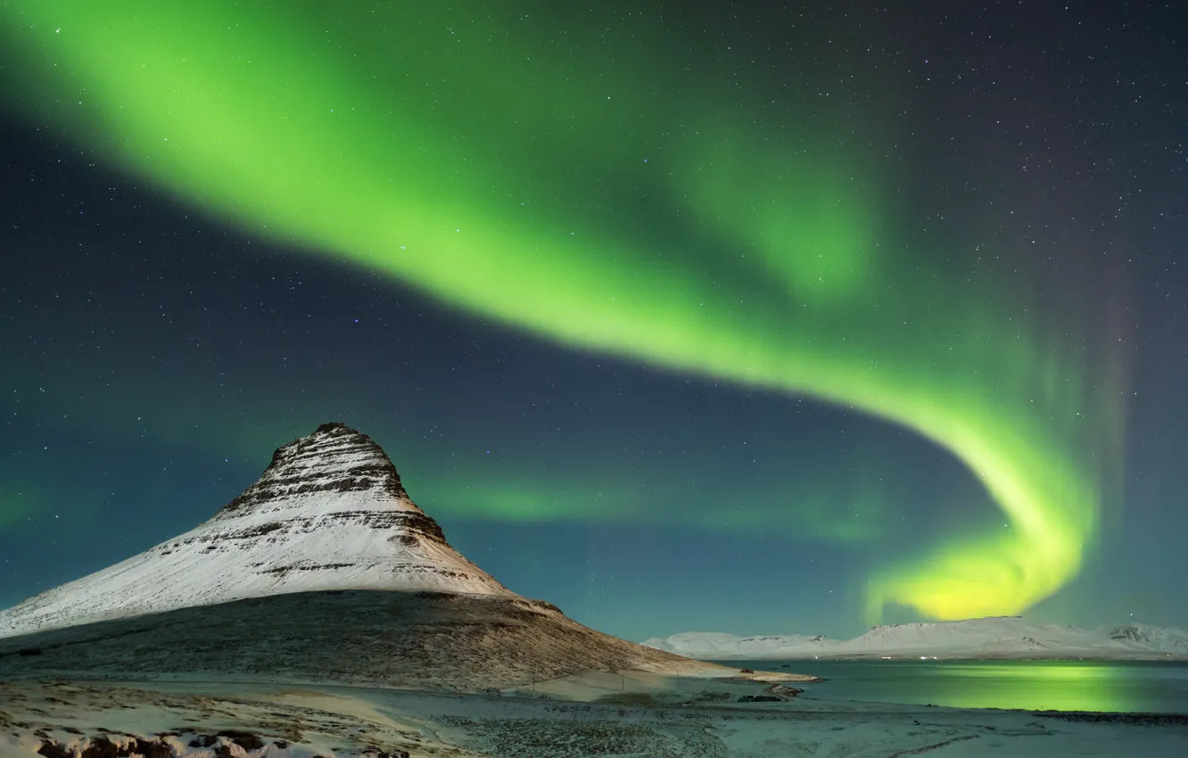 Фото обои снег, ночь, гора, северное сияние, Исландия, Kirkjufell