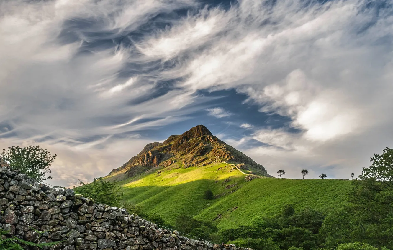 Фото обои облака, камни, забор, Англия, гора, Озёрный край, Юбарроу