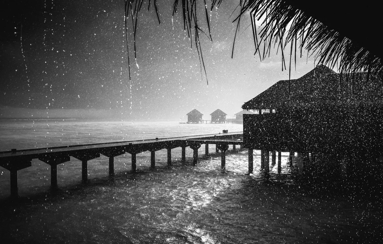 Фото обои ночь, дождь, океан, бунгало, Rain, Maldives, Fuji, прис