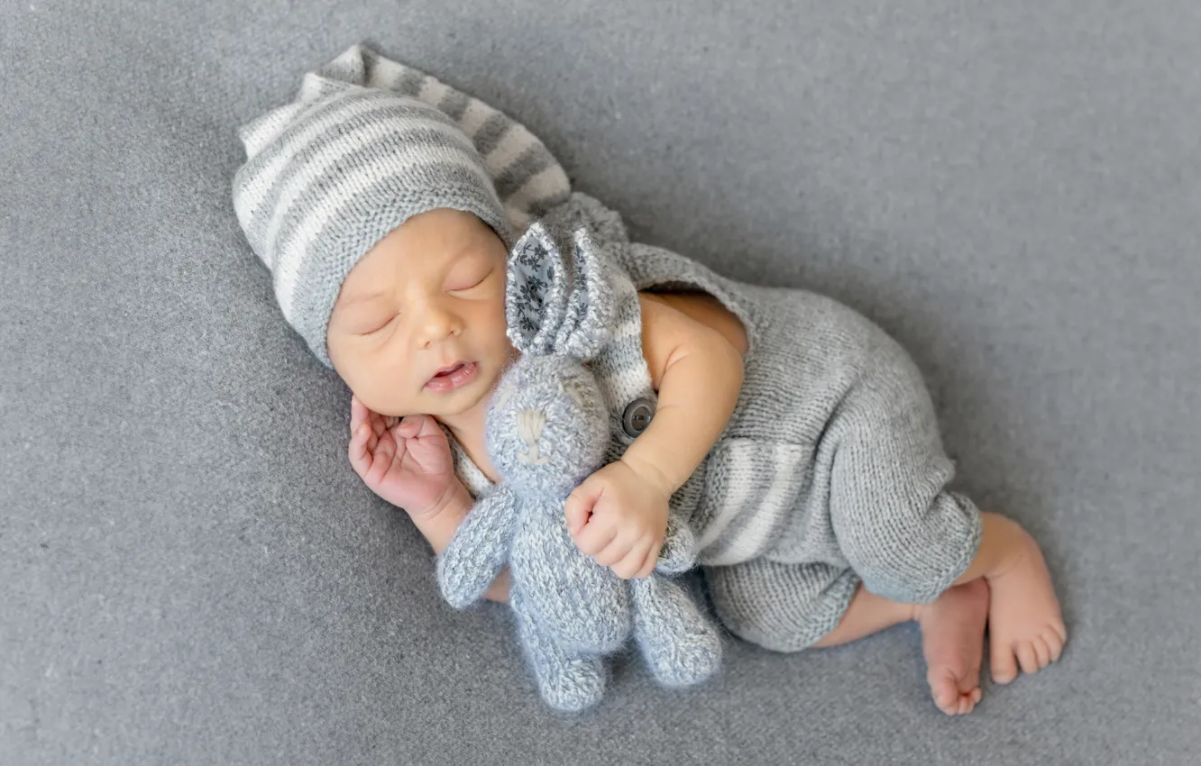 Фото обои игрушка, сон, мальчик, спит, зайчик, шапочка, младенец