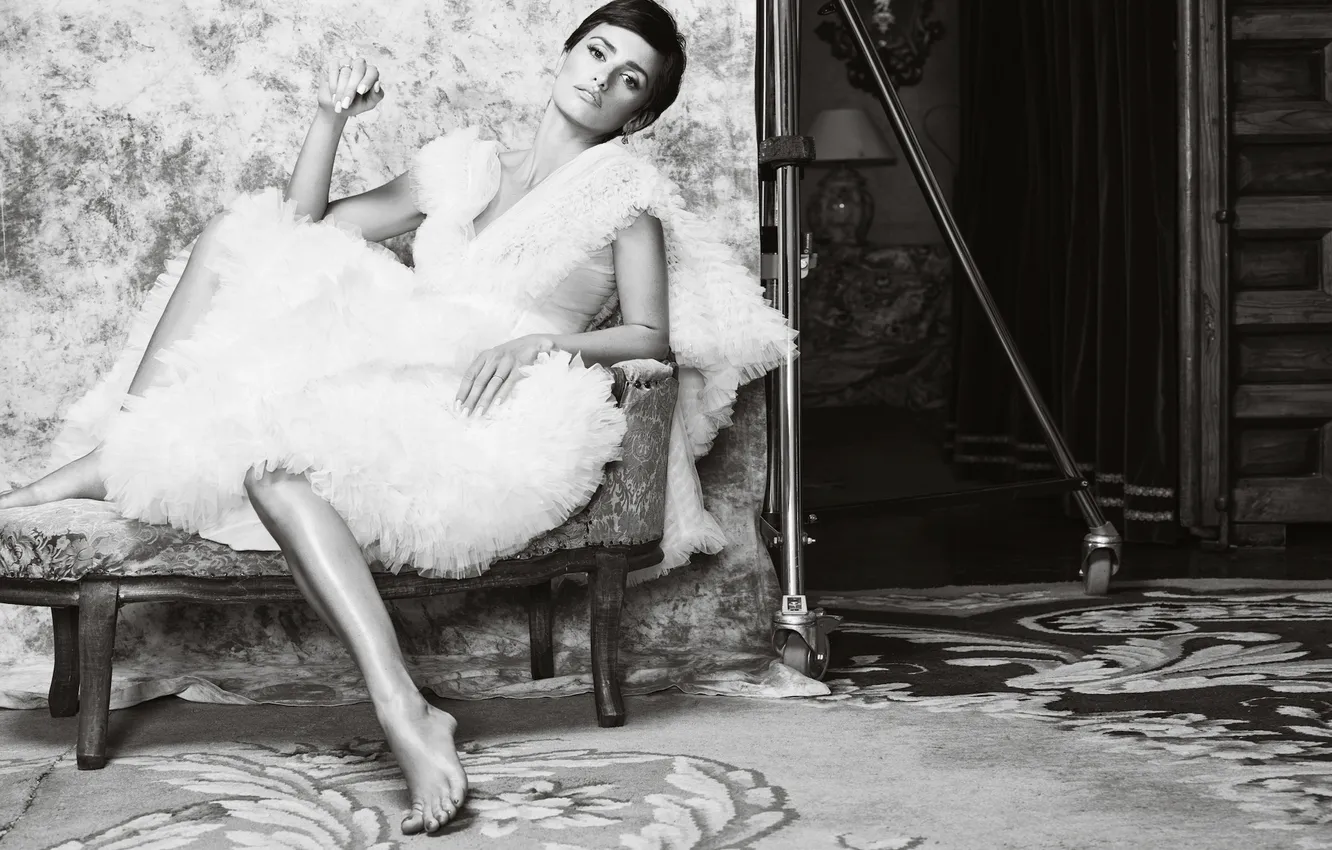 Фото обои модель, платье, актриса, брюнетка, черно-белое, в белом, фотосессия, Penelope Cruz