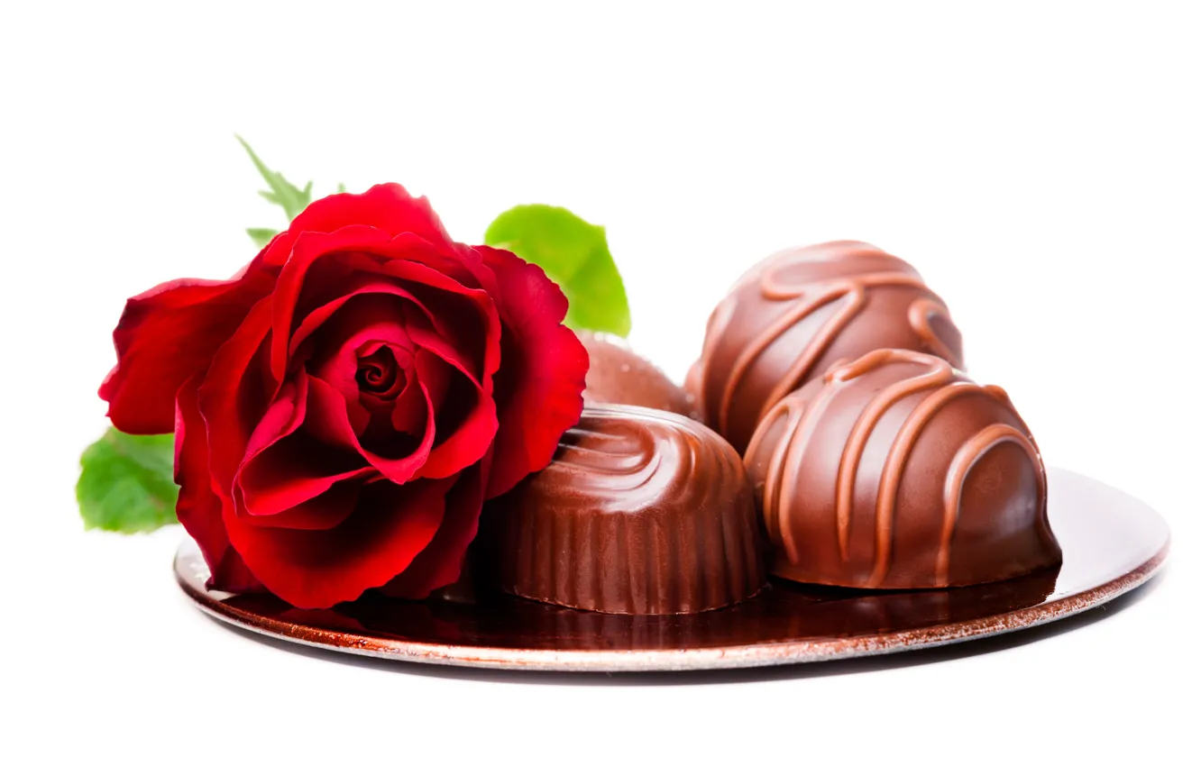 Фото обои цветок, красный, роза, конфеты, белый фон, шоколадные
