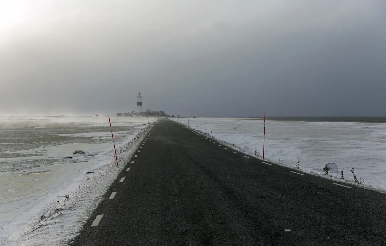 Фото обои дорога, море, туман, маяк