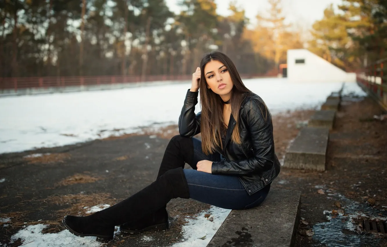 Фото обои girl, leather, cute, boots, jacket