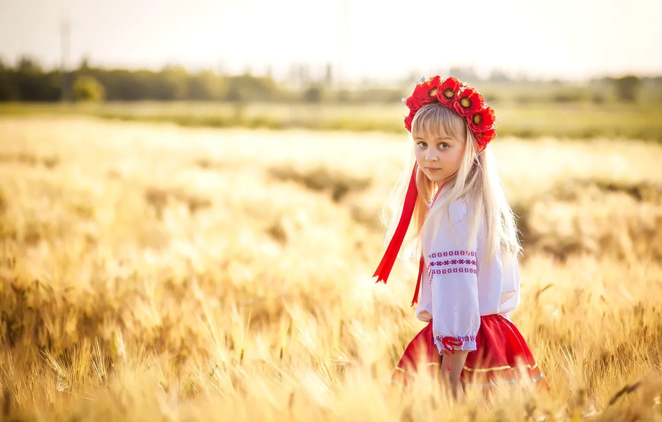 Фото обои пшеница, поле, девочка, Украина, венок, украинка