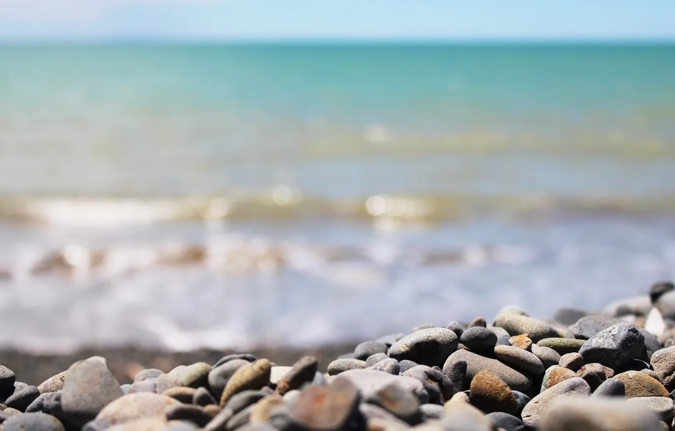 Фото обои волны, пляж, макро, камни, берег, день, прибой, macro