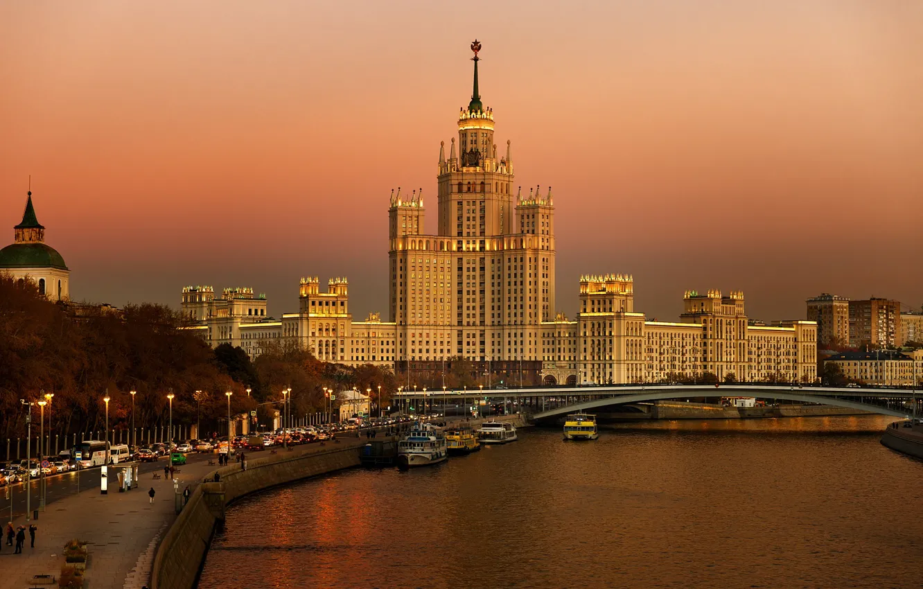 Фото обои дорога, закат, мост, город, река, здания, дома, Москва