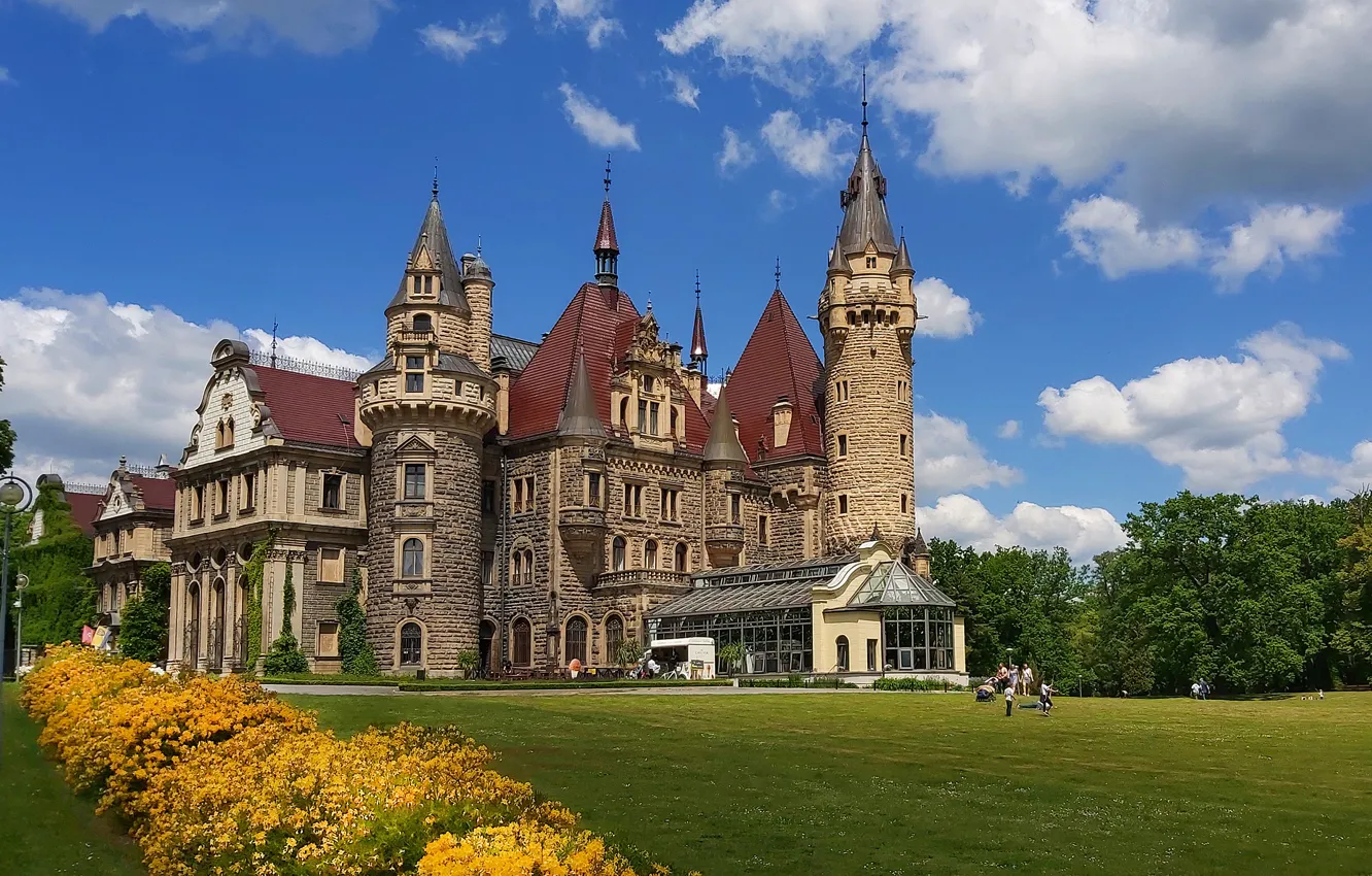 Фото обои цветы, парк, замок, Польша, архитектура, лужайка, Poland, Мошненский замок
