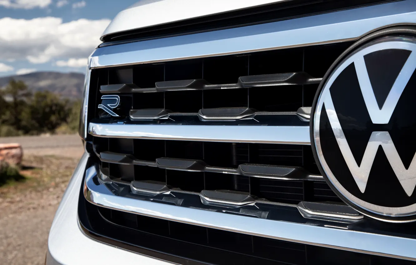 Фото обои Volkswagen, эмблема, решётка, SUV, Atlas, 2020, серо-серебристый