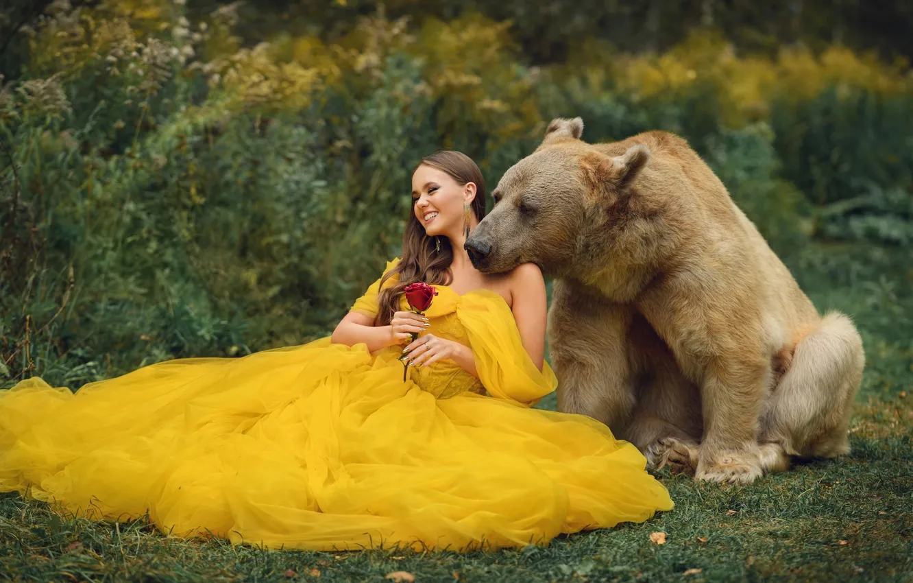 Фото обои девушка, природа, поза, стиль, роза, смех, медведь, костюм