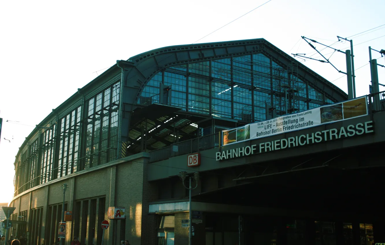 Фото обои Город, Станция, Улица, Friedrichstraße
