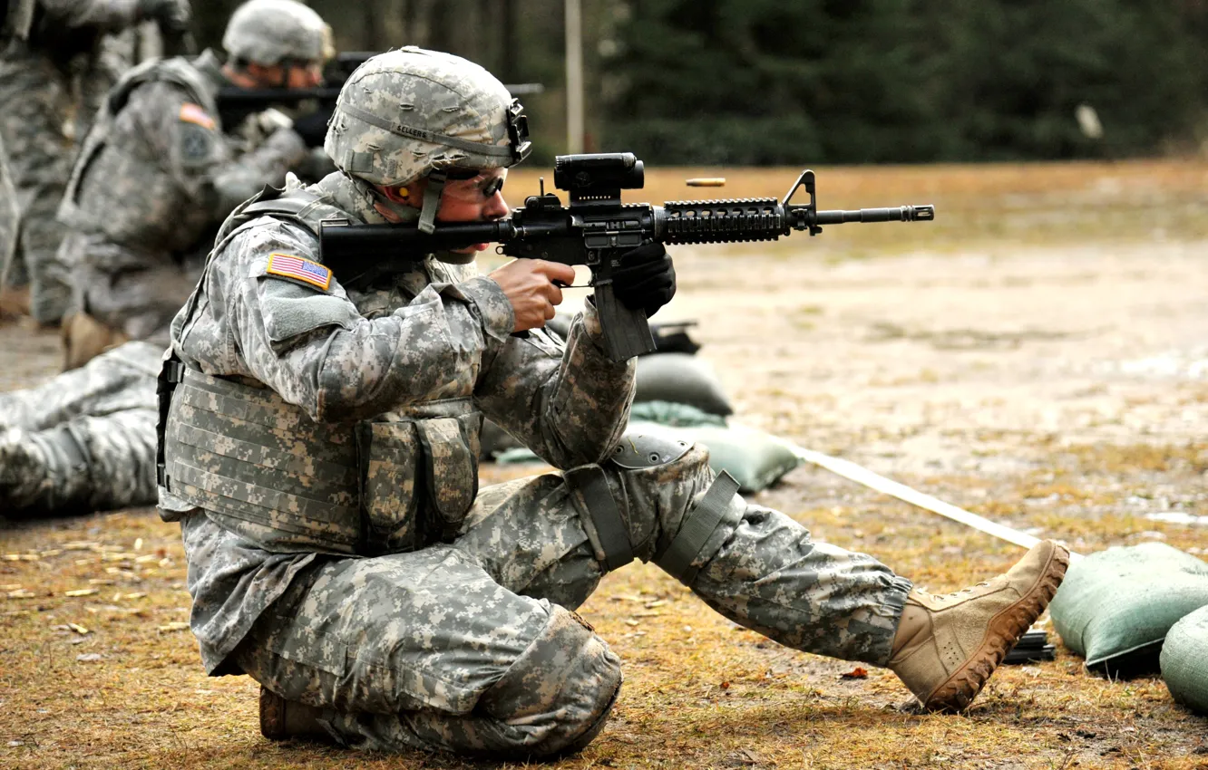 Фото обои оружие, солдат, автомат, стрельба, экипировка, гильза, стрельбище, М4 Carbine