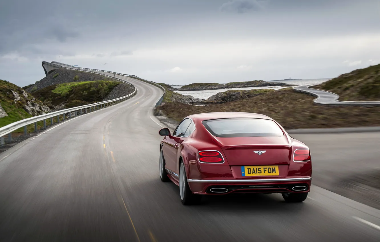 Bentley Continental красная