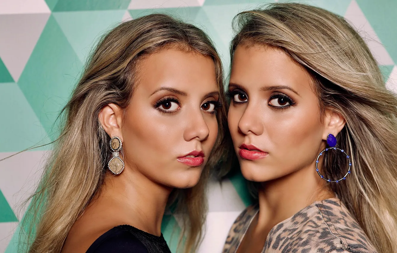 Фото обои model, look, blonde, sisters, twins, earrings, Amanda, Andressa