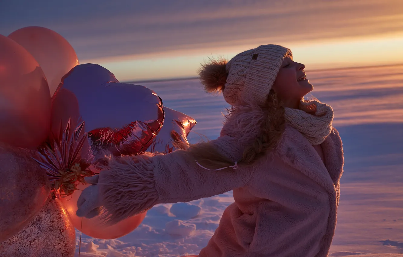 Фото обои зима, воздушные шары, настроение, шапка, девочка, шубка, Александр Гранкин