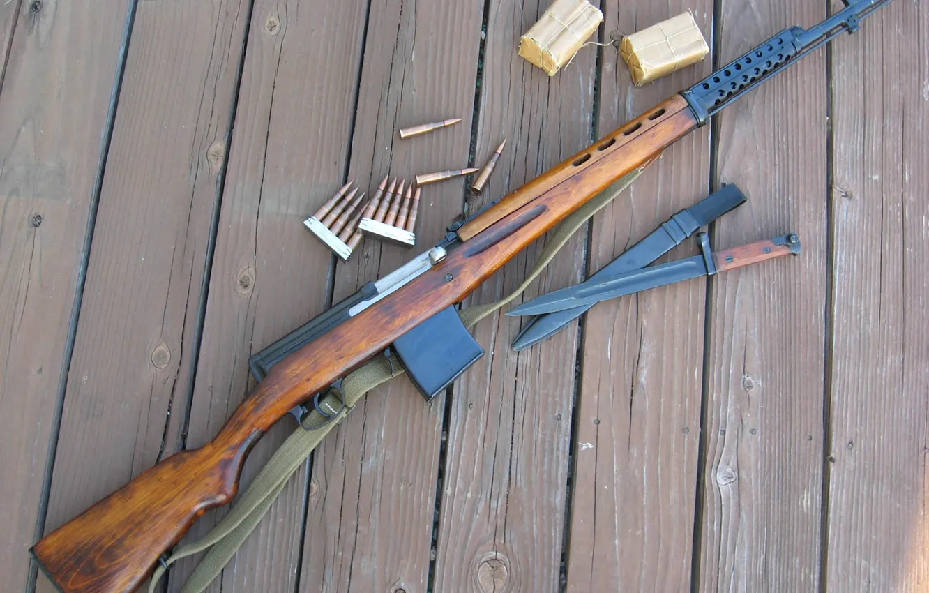 Фото обои доски, патроны, самозарядная винтовка Токарева, СВТ-40, тротил, штык