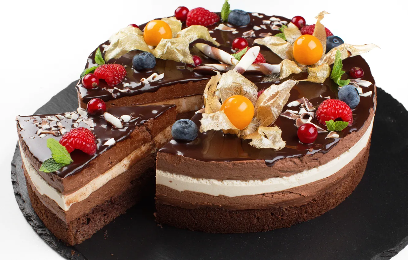 Фото обои ягоды, малина, шоколад, торт, крем, физалис, голубика
