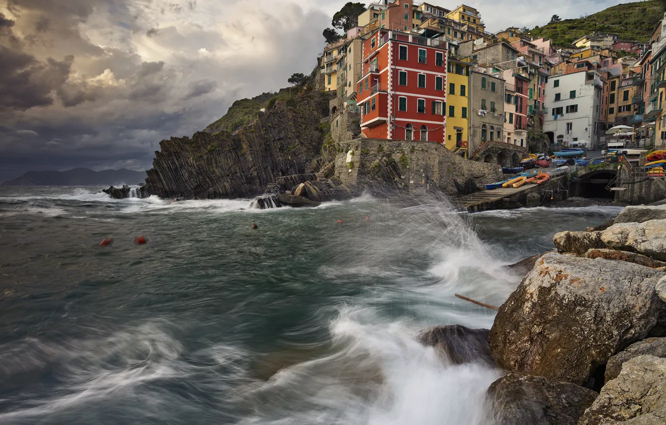Фото обои море, камни, скалы, дома, Италия, Риомаджоре, Чинкве-Терре, Лигурийское побережье
