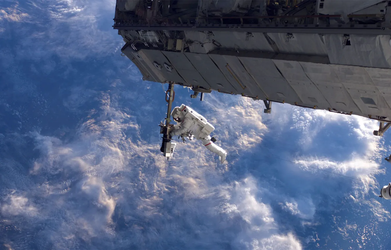 Фото обои МКС, невесомость, астронавт, выход в космос