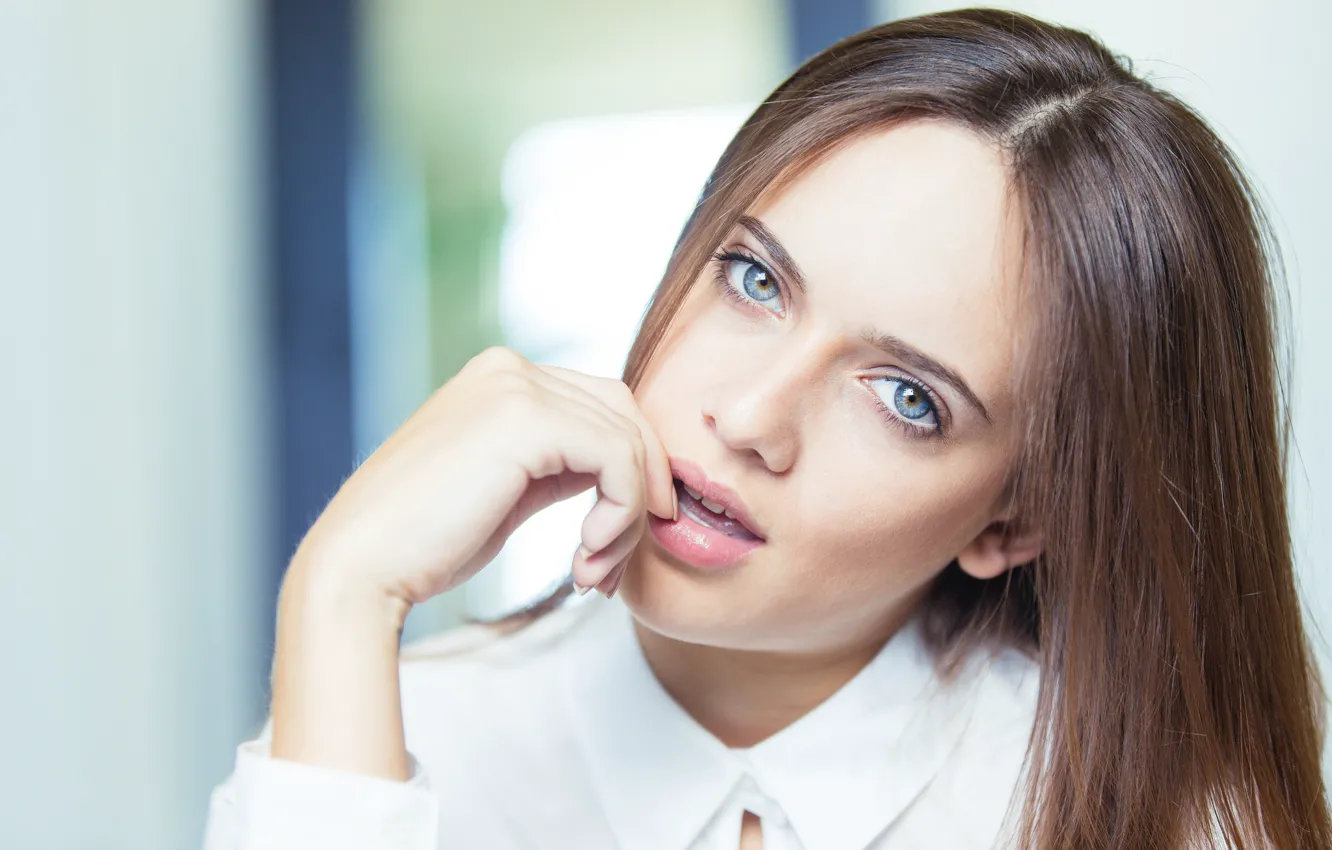 Фото обои Girl, Beautiful, Blue, White, Lips, Window, Eye