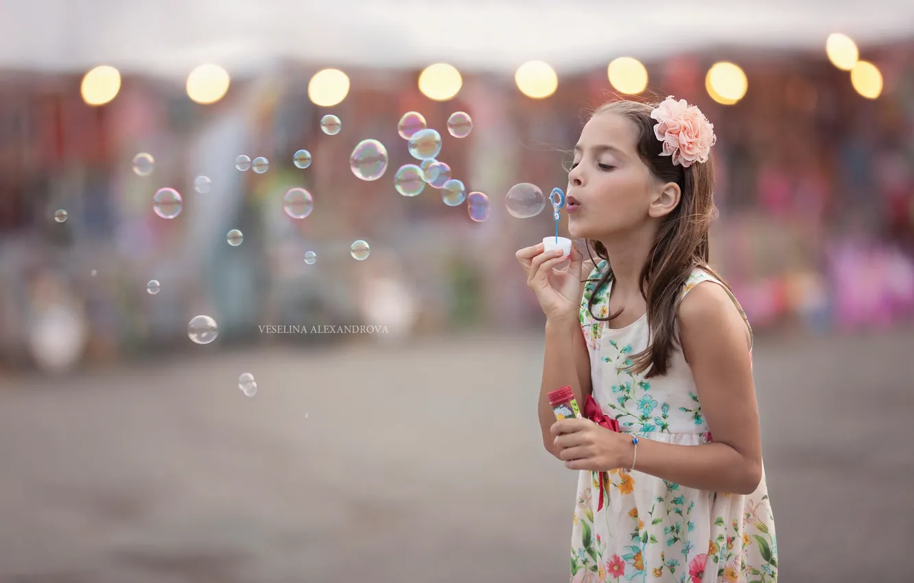 Фото обои пузыри, улица, девочка