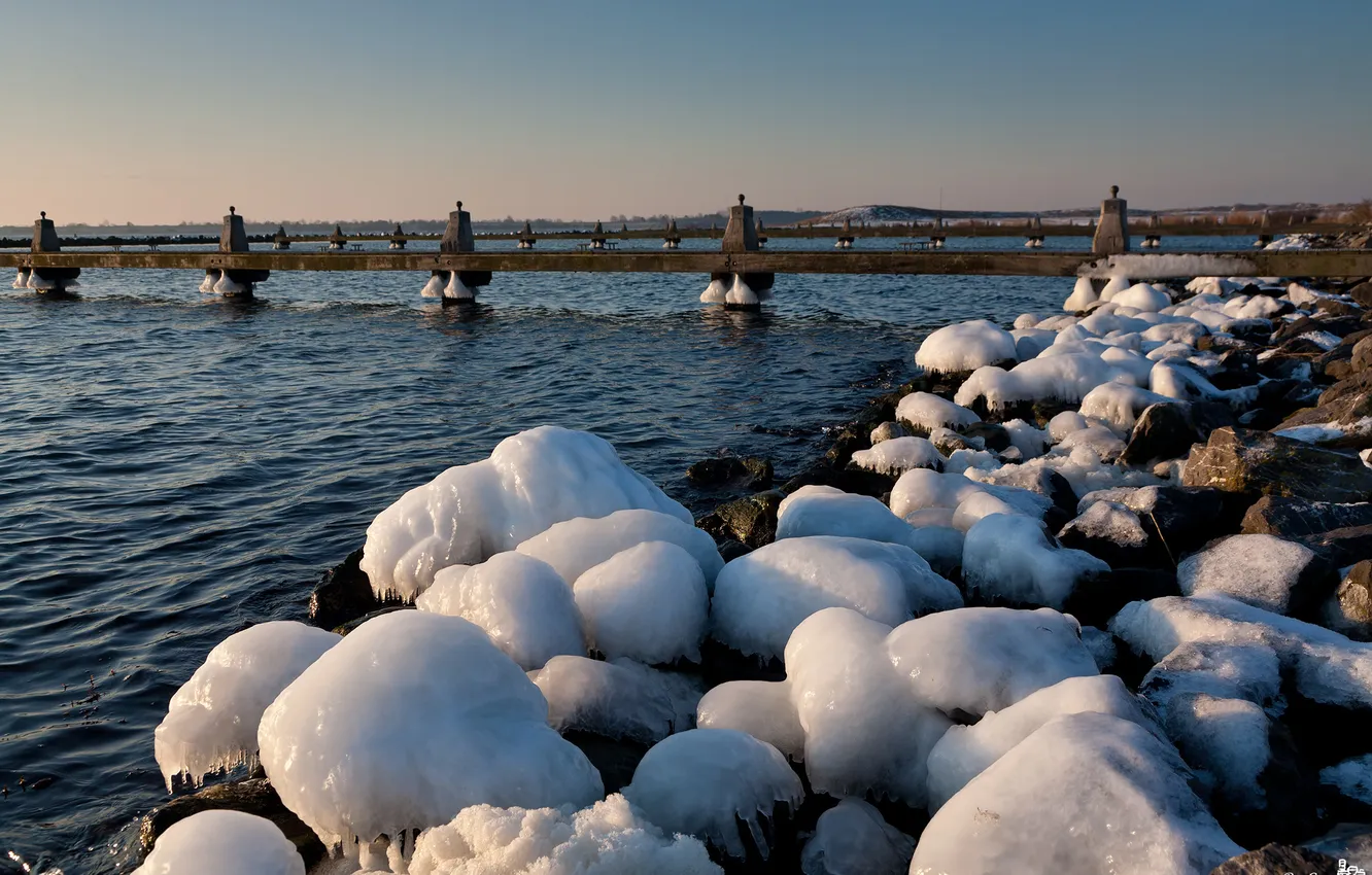 Фото обои зима, мост, река, лёд