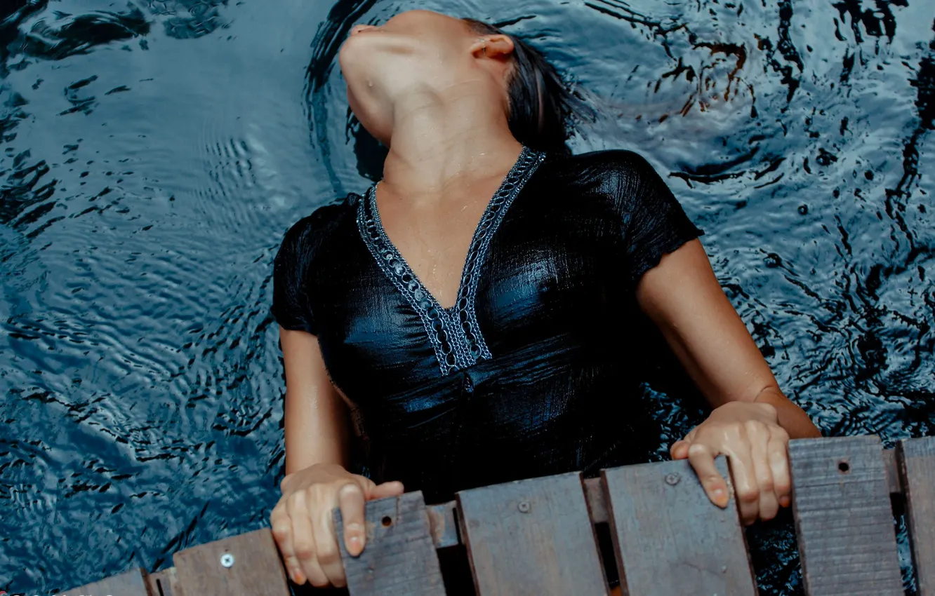 Фото обои wet, cleavage, river, woman, wood, young, water, lake