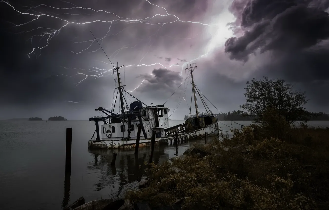 Фото обои гроза, шторм, берег, корабль