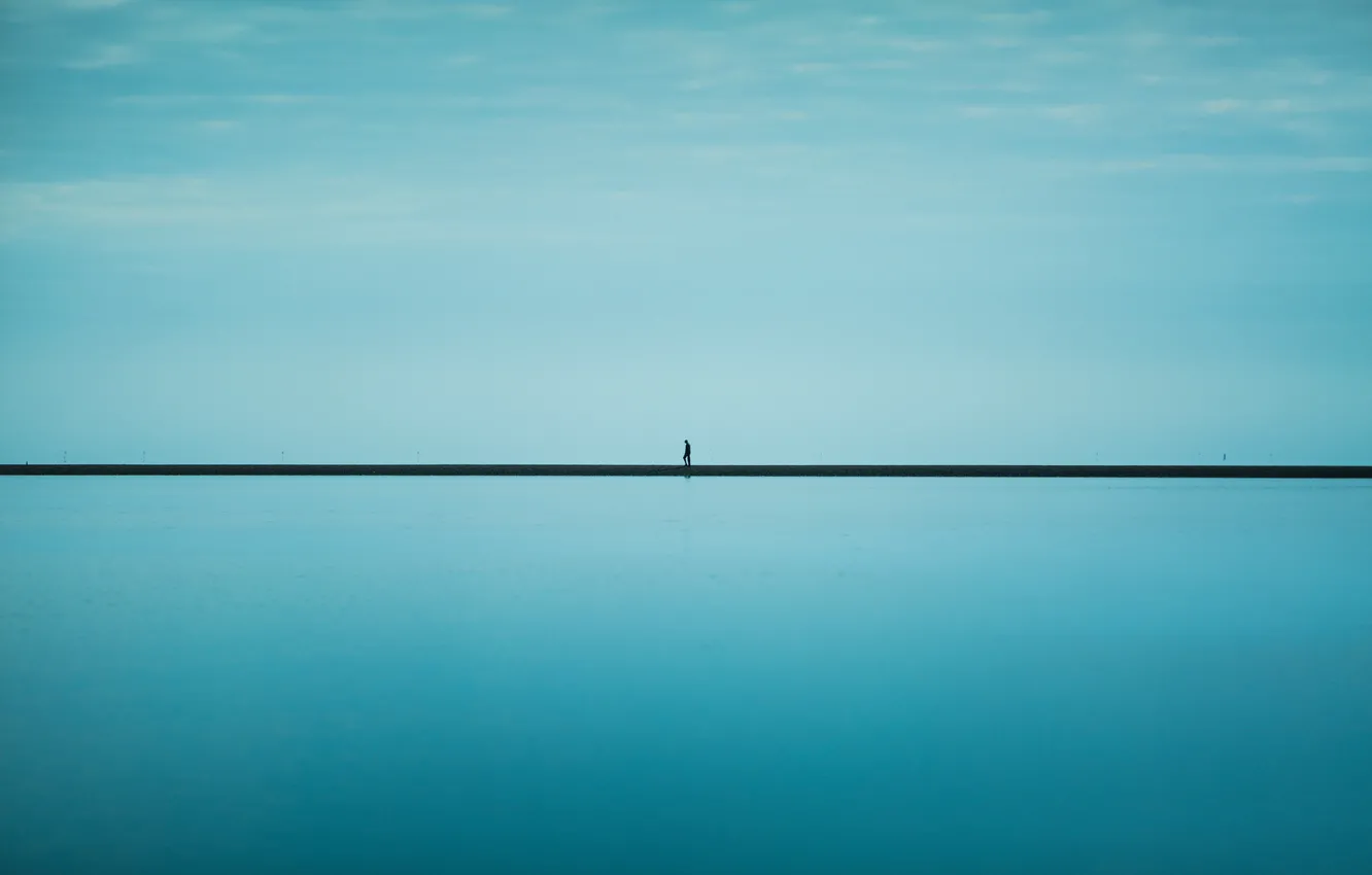 Фото обои море, небо, синий, линия, горизонт, мужчина, бесконечность