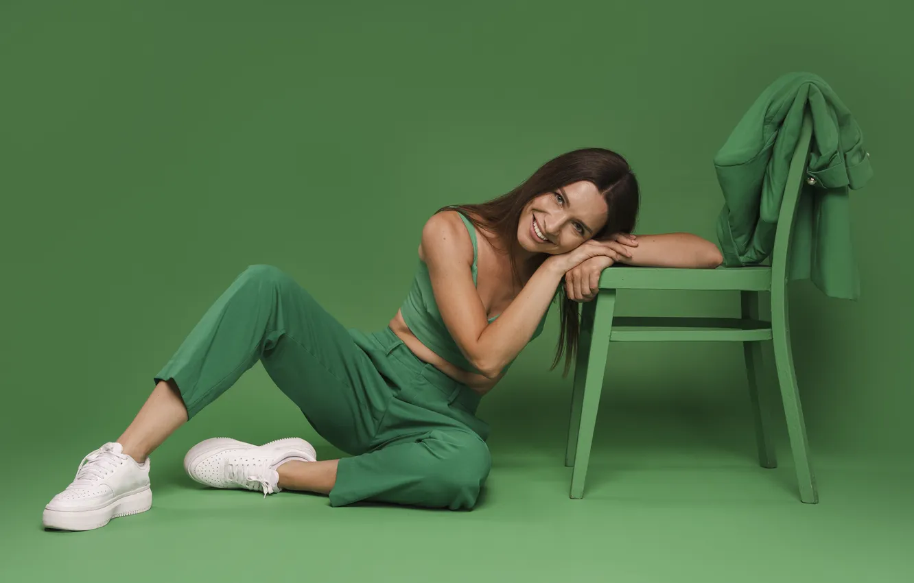 Фото обои green, woman, posing, outfit