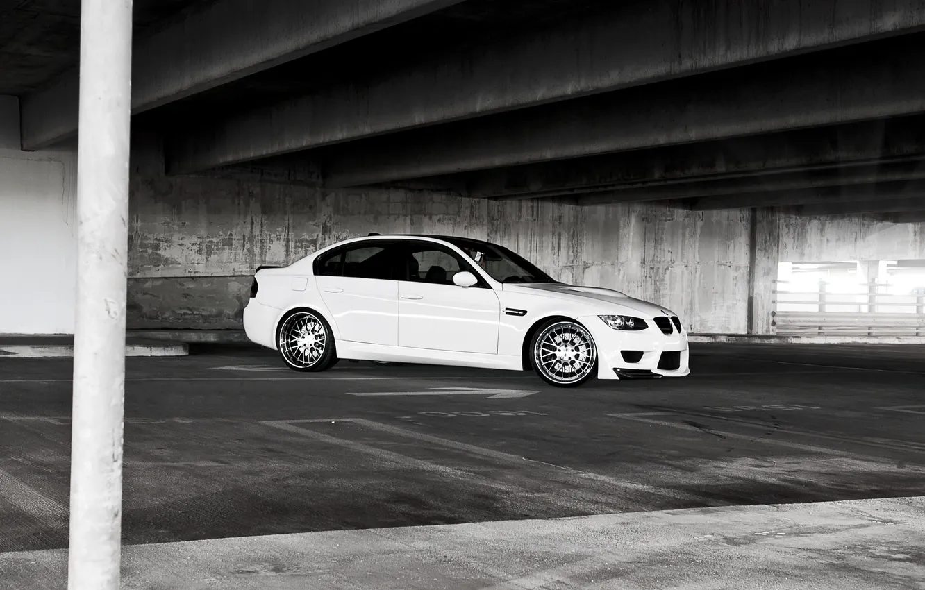 Фото обои белый, бмв, BMW, парковка, white, E90