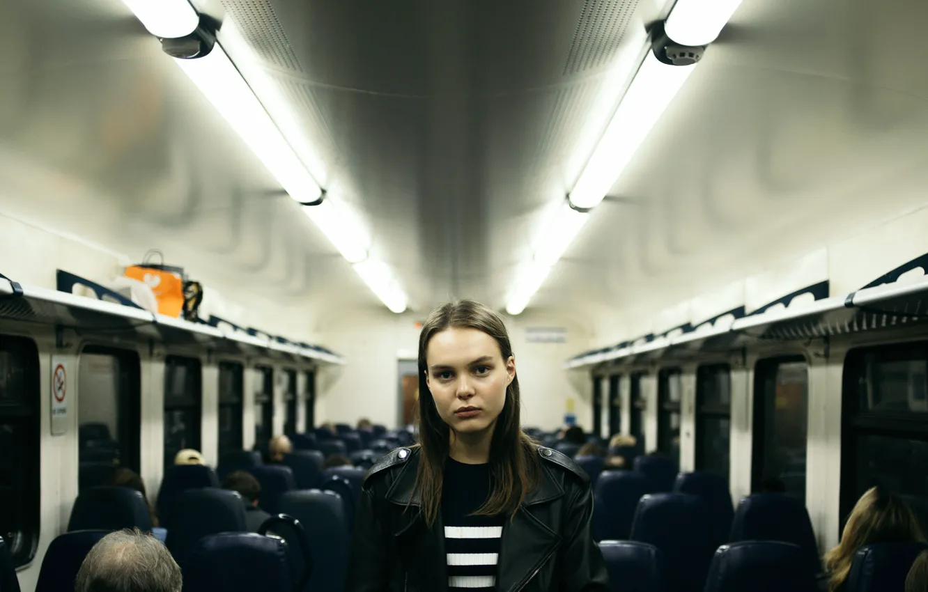 Фото обои девушка, вагон, пассажиры, Артур Баширов