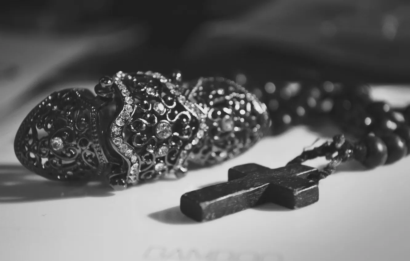 Фото обои украшения, крест, кольцо, четки