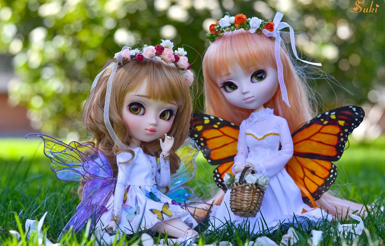Фото обои девочки, куклы, крылья, фея, венок