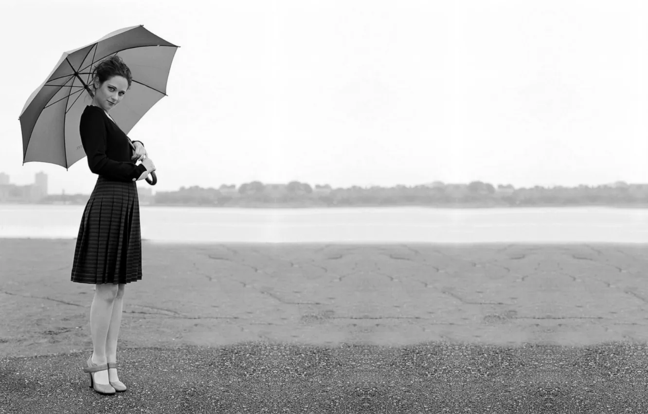 Фото обои девушка, зонтик, берег