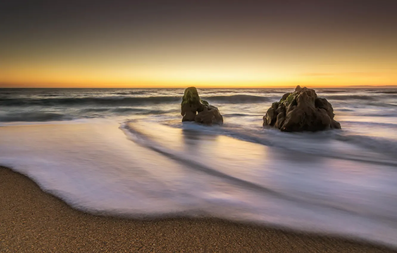 Фото обои песок, пляж, скалы, рассвет, побережье