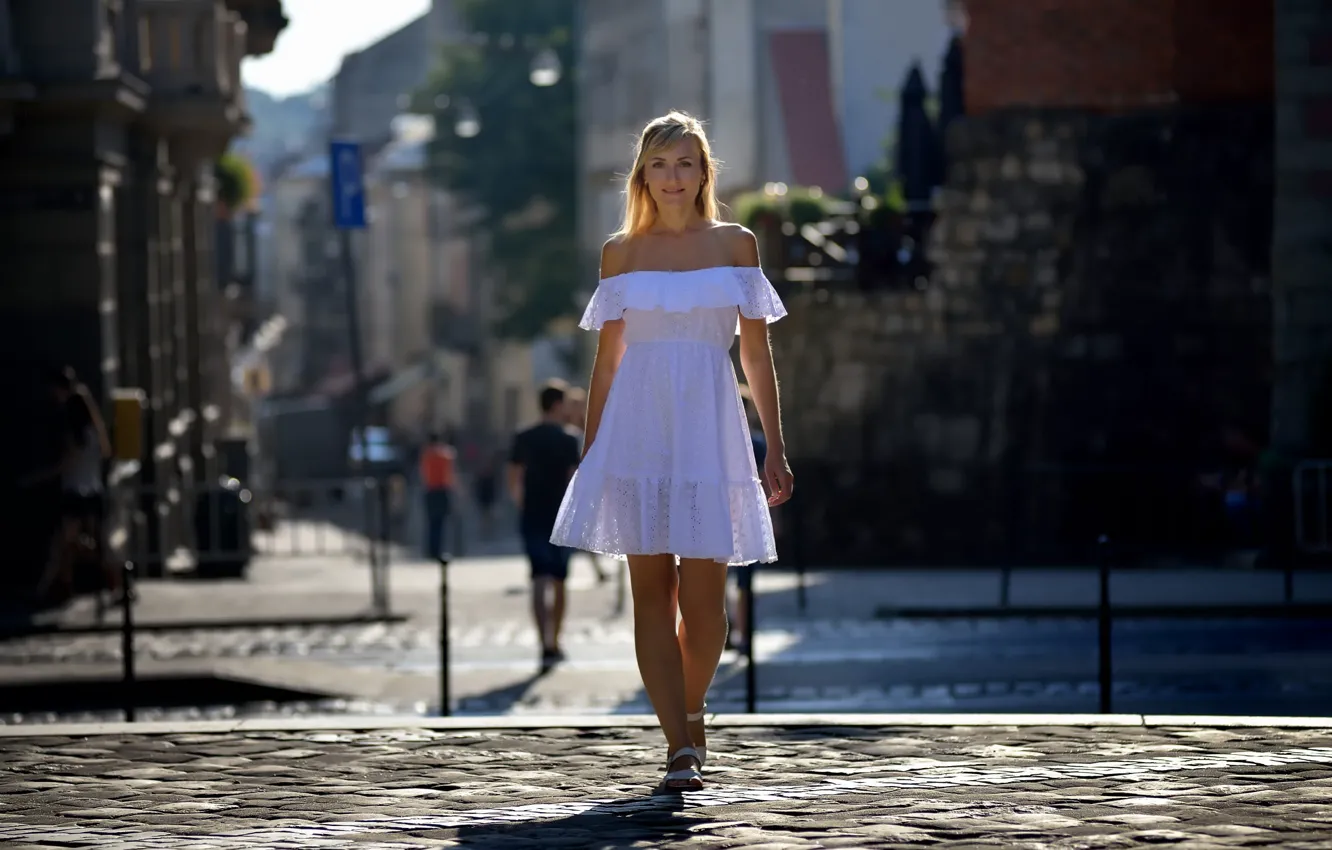 Фото обои улыбка, платье, походка, street style, Ivan Borys