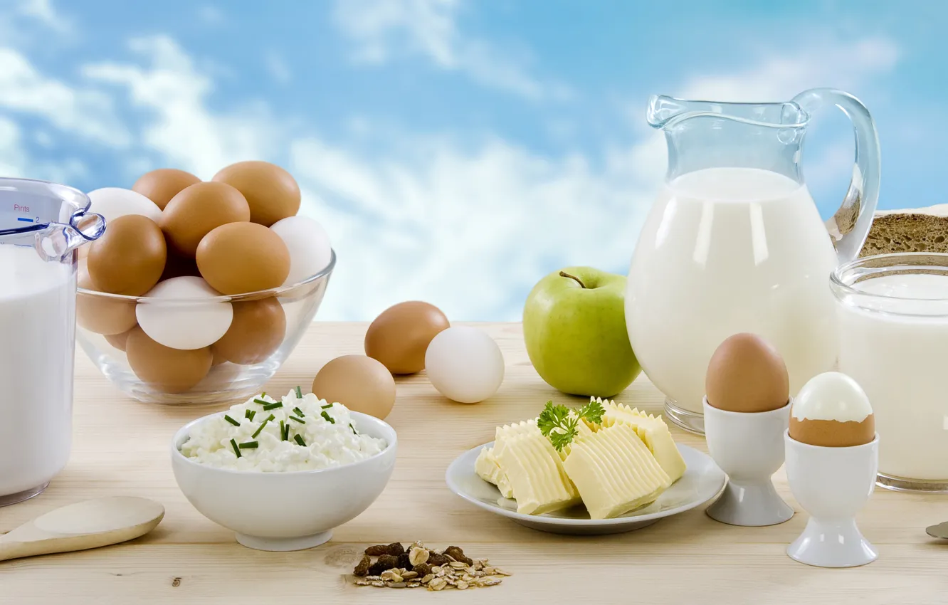 Фото обои зелень, яблоко, яйца, сыр, молоко, хлеб, нож, кувшин