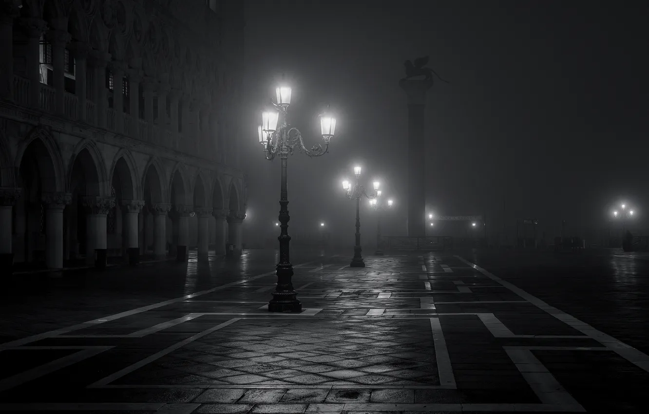 Фото обои ночь, город, туман, фонари, Италия, Венеция, черно-белое, Italy