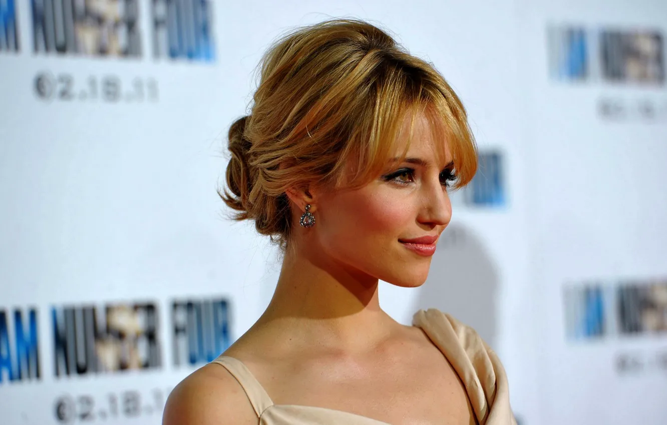 Фото обои Smile, Blonde, Actress, Posing, Dress, Pose, Earring, Dianna Elise Agron