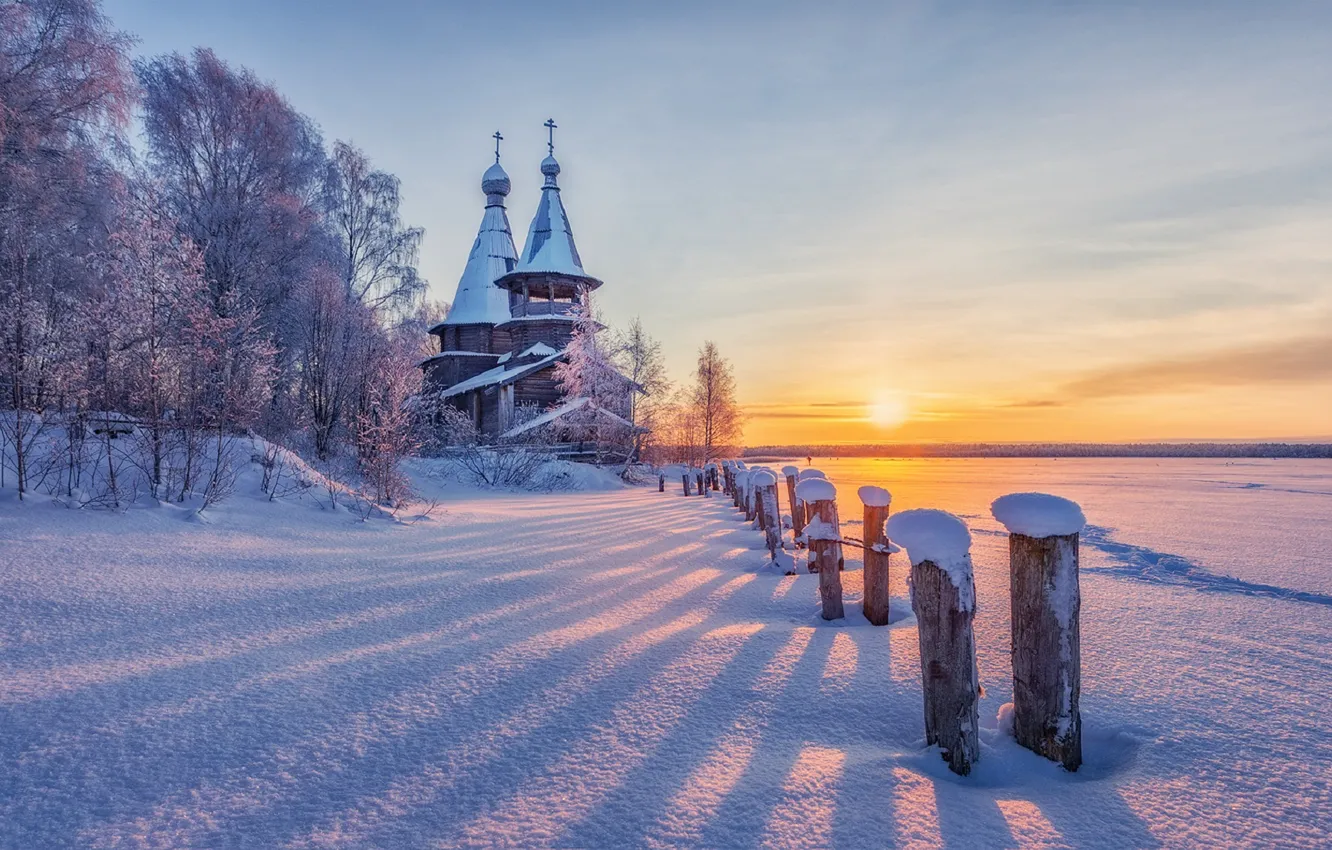 Фото обои зима, поле, снег, рассвет, церковь, Карелия
