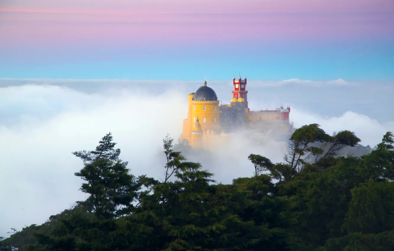 Фото обои небо, облака, деревья, туман, замок, утро, Португалия, Пена