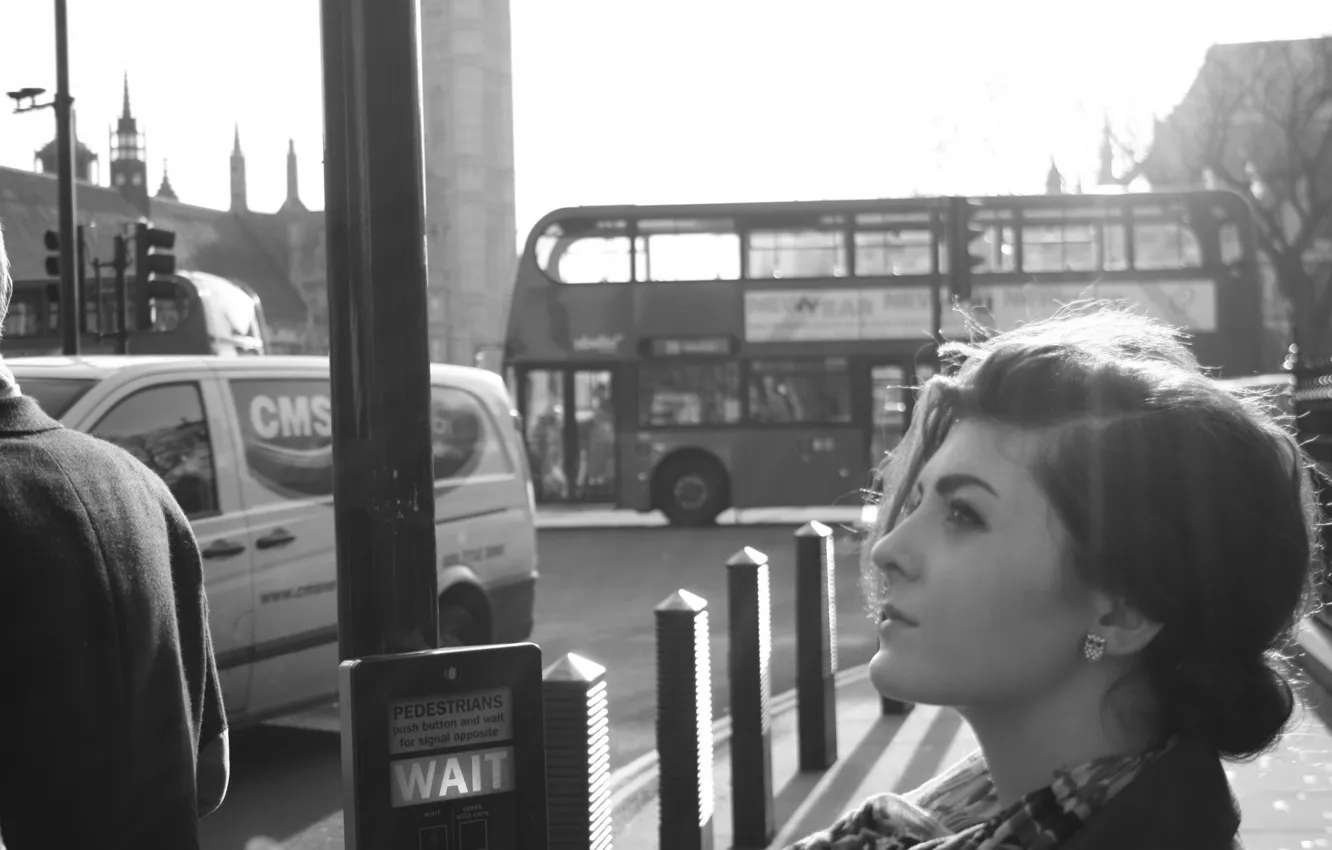 Фото обои взгляд, девушка, машины, город, фото, улица, Лондон, черно-белое