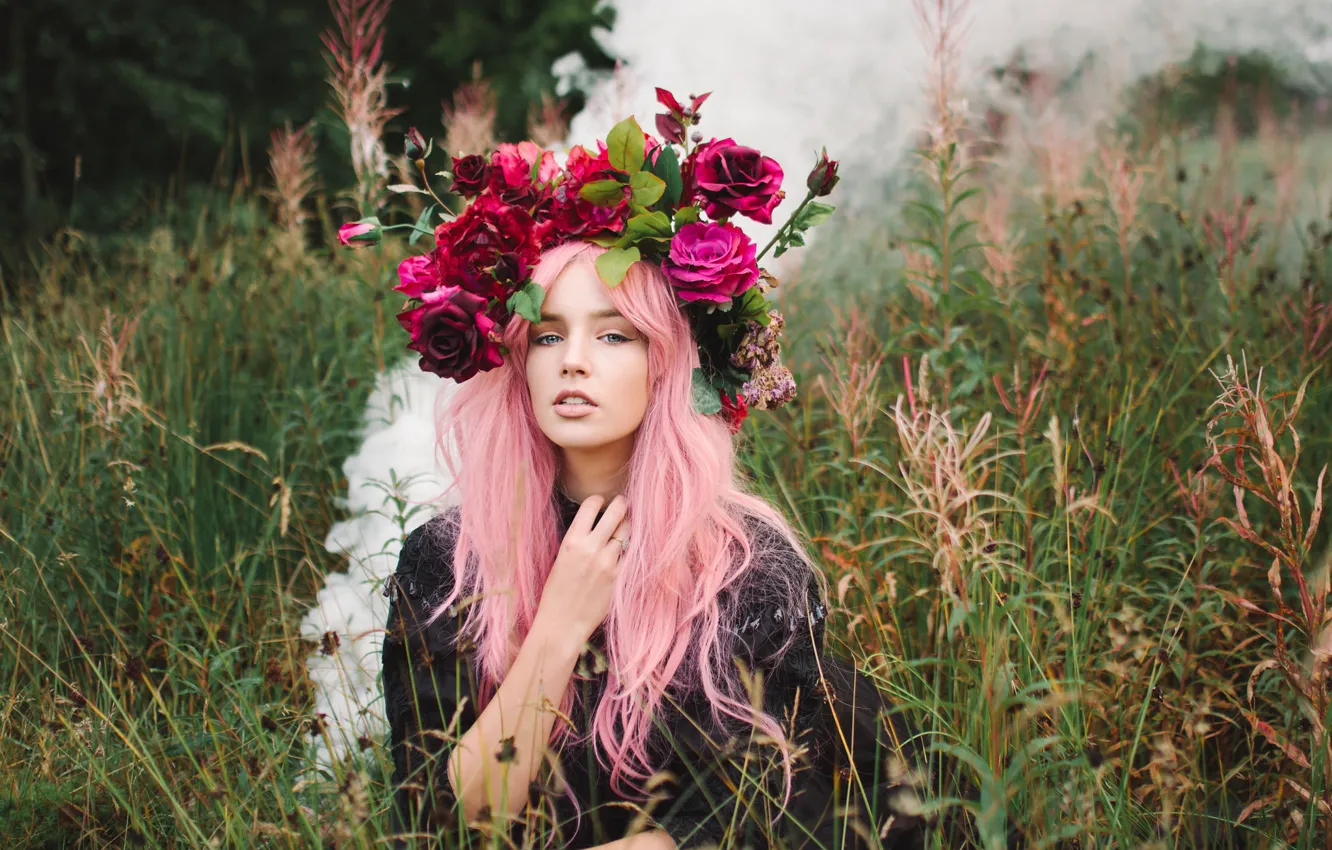 Фото обои трава, цветы, венок, Lauren Hallworth
