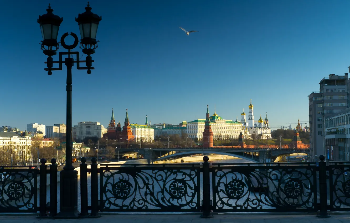 Фото обои мост, река, фонарь, Москва, Кремль, Россия, Москва-река, Патриарший мост