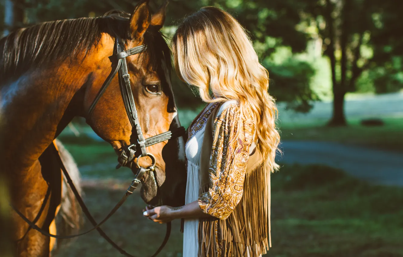 Фото обои девушка, конь, лошадь, блондинка, локоны
