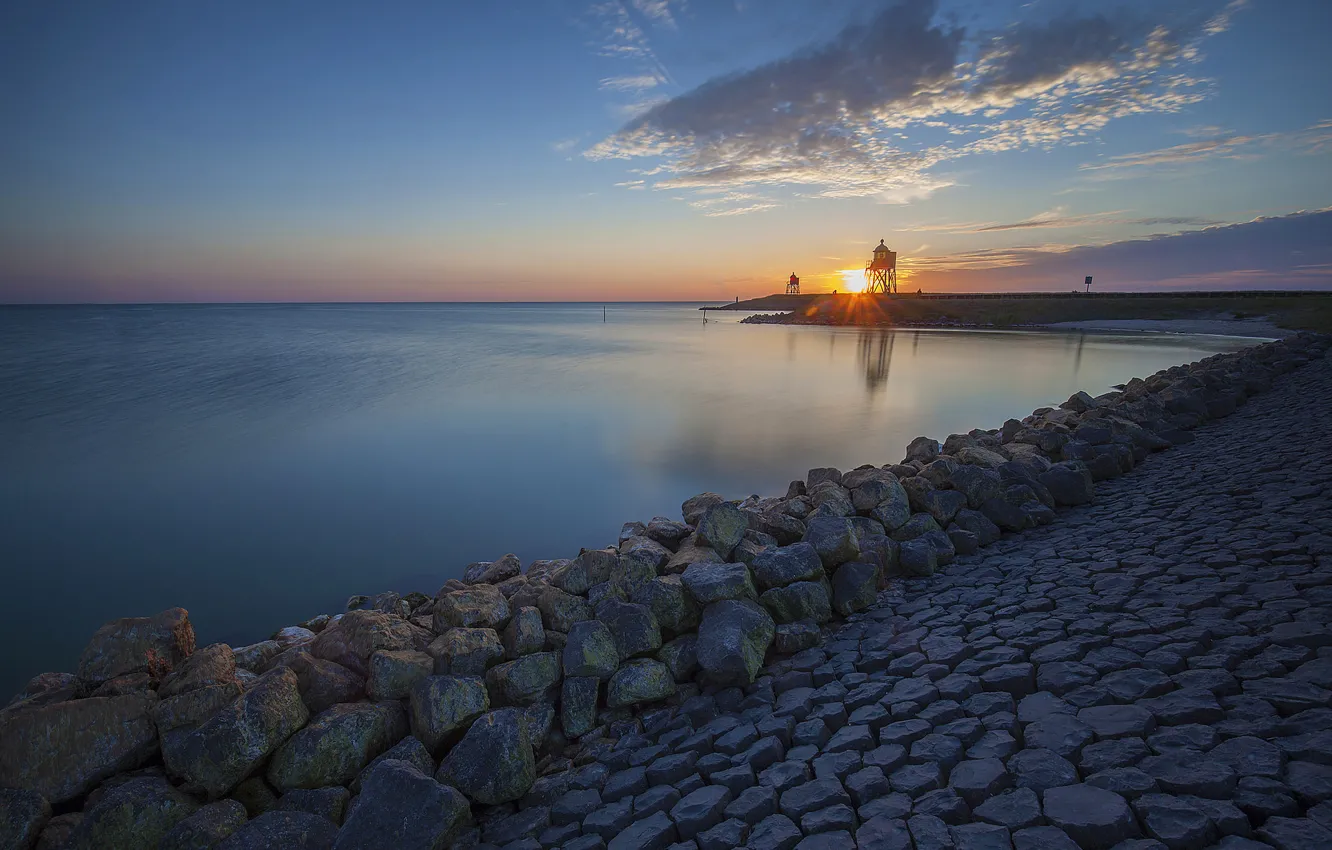 Фото обои закат, озеро, камни, берег, маяк, Нидерланды, Netherlands, озеро Эйсселмер